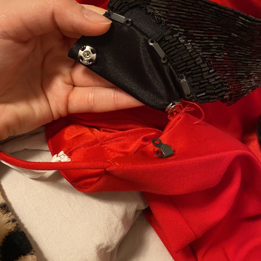Gown - Picture 4 of 6